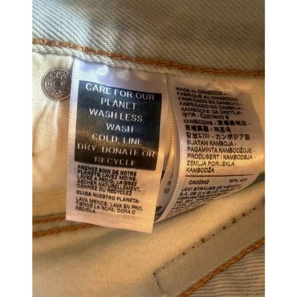 Levi's Jean Shorts Woemns 26 White Denim 5 Pockets Red Tab Cut Off Distressed - Picture 8 of 13